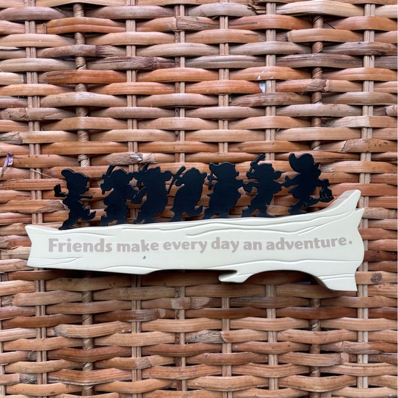 HALLMARK Disney 7 Dwarfs Silhouette Friends Make Every Day an Adventure Figure - Picture 3 of 9